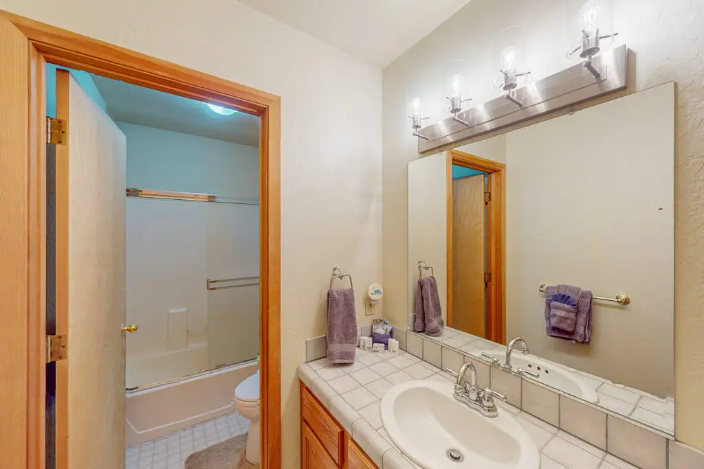 Lovely mountain home with skiing, pool, hot tub, fast WiFi, & washer&dryer