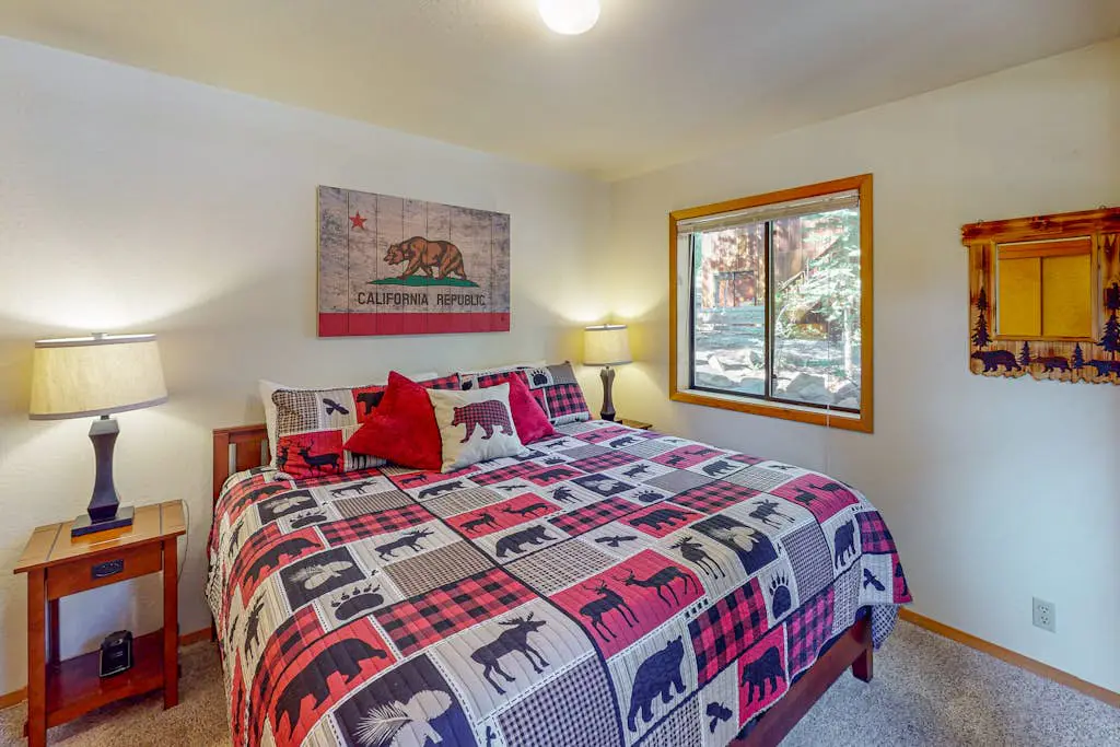 Lovely mountain home with skiing, pool, hot tub, fast WiFi, & washer&dryer