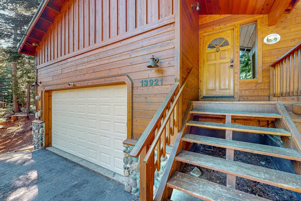 Lovely mountain home with skiing, pool, hot tub, fast WiFi, & washer&dryer
