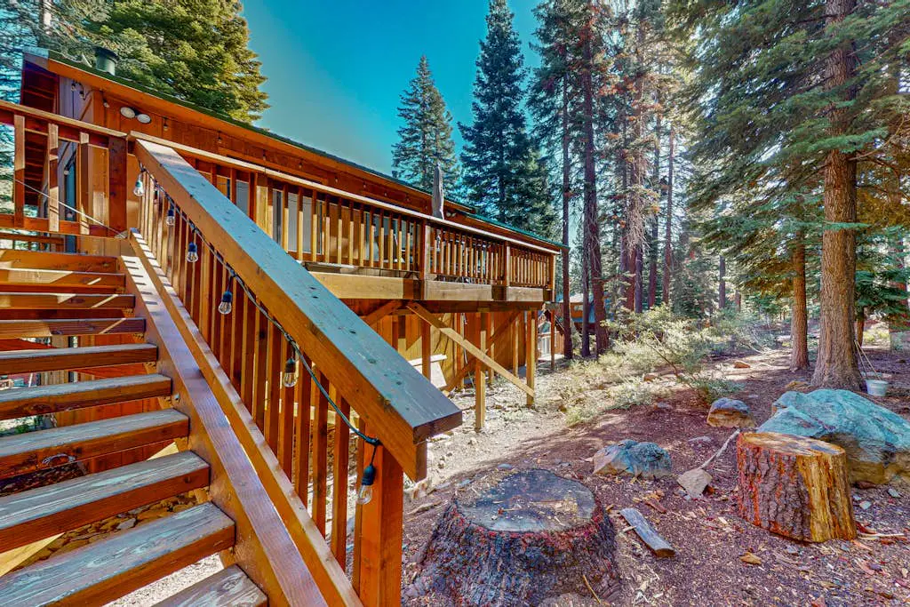 Lovely mountain home with skiing, pool, hot tub, fast WiFi, & washer&dryer