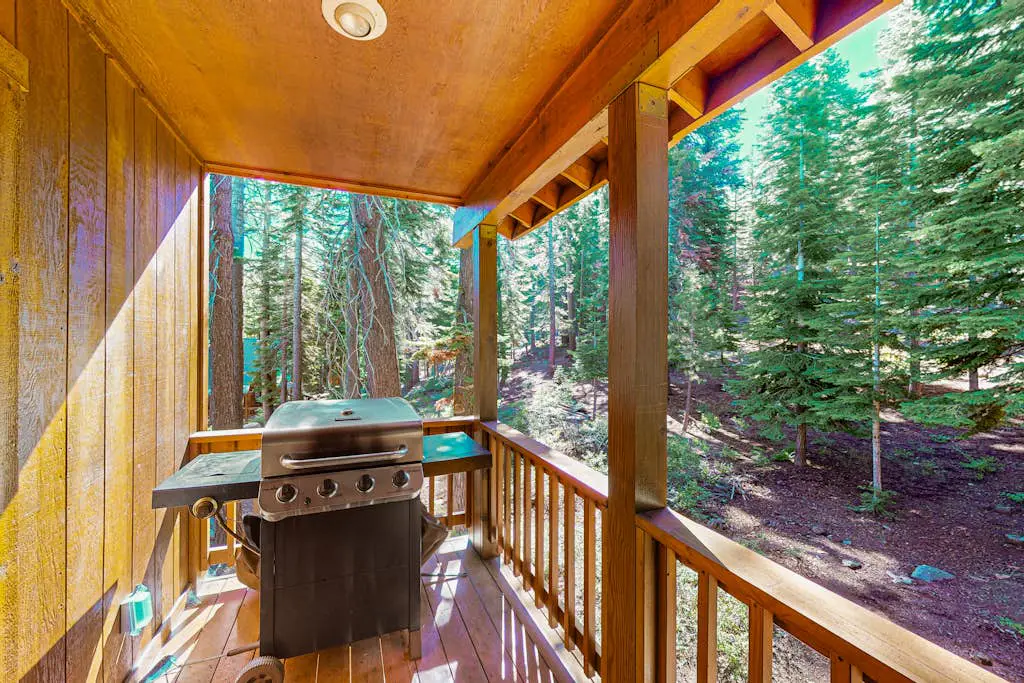 Lovely mountain home with skiing, pool, hot tub, fast WiFi, & washer&dryer