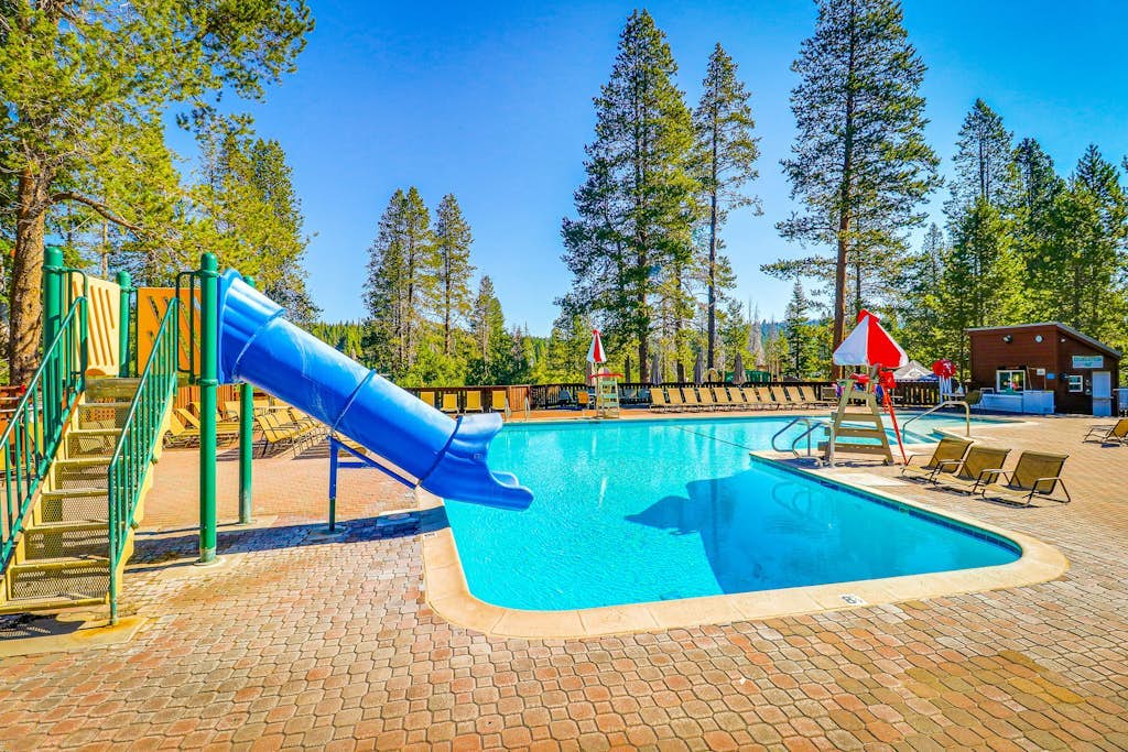 Dog-friendly snowbird escape with pool, hot tub & sauna access, & woodstove