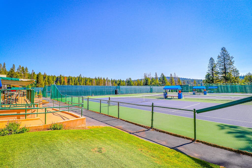 Dog-friendly snowbird escape with pool, hot tub & sauna access, & woodstove