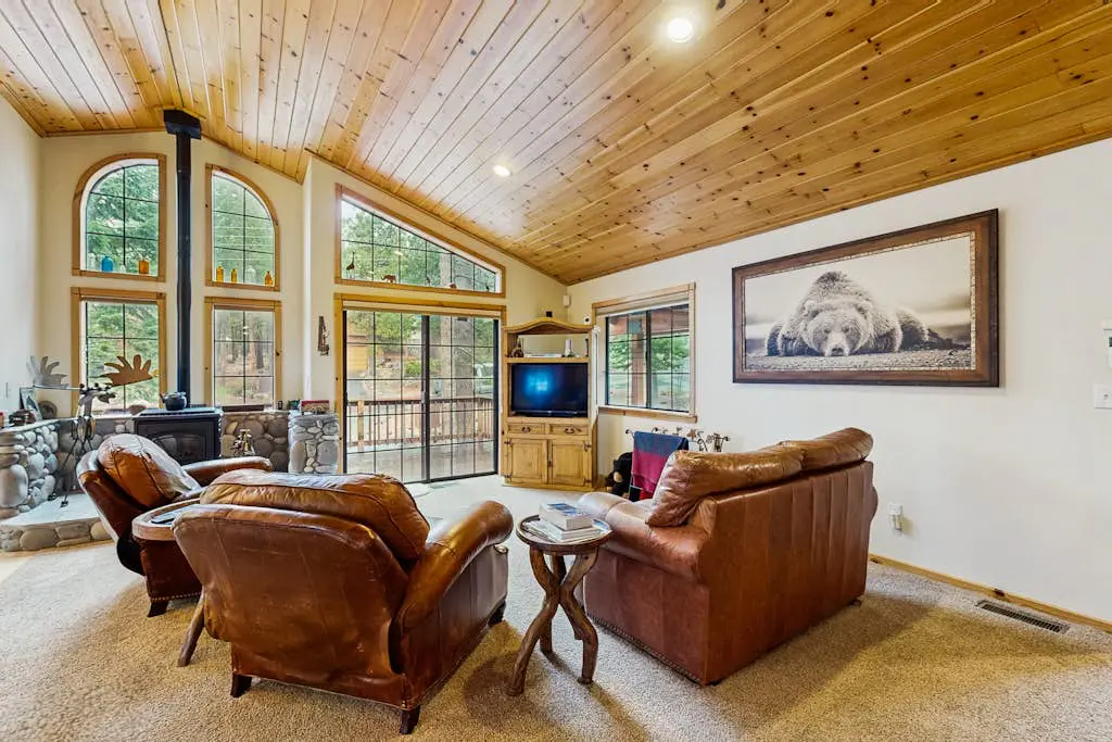 Charming mountain home with game room, decks, and stunning views