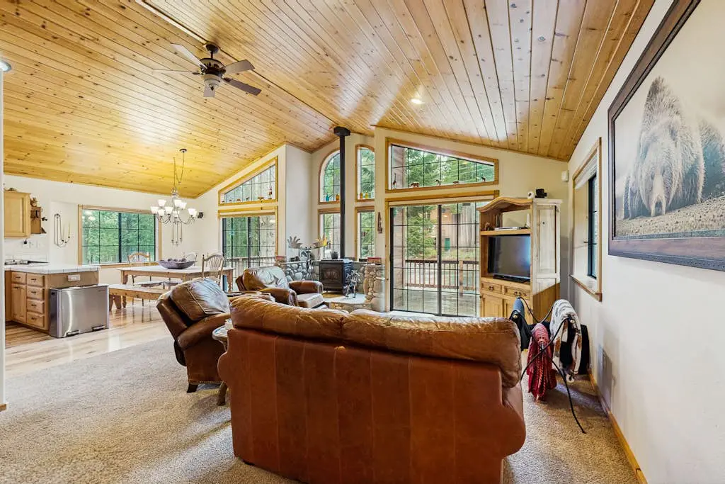 Charming mountain home with game room, decks, and stunning views