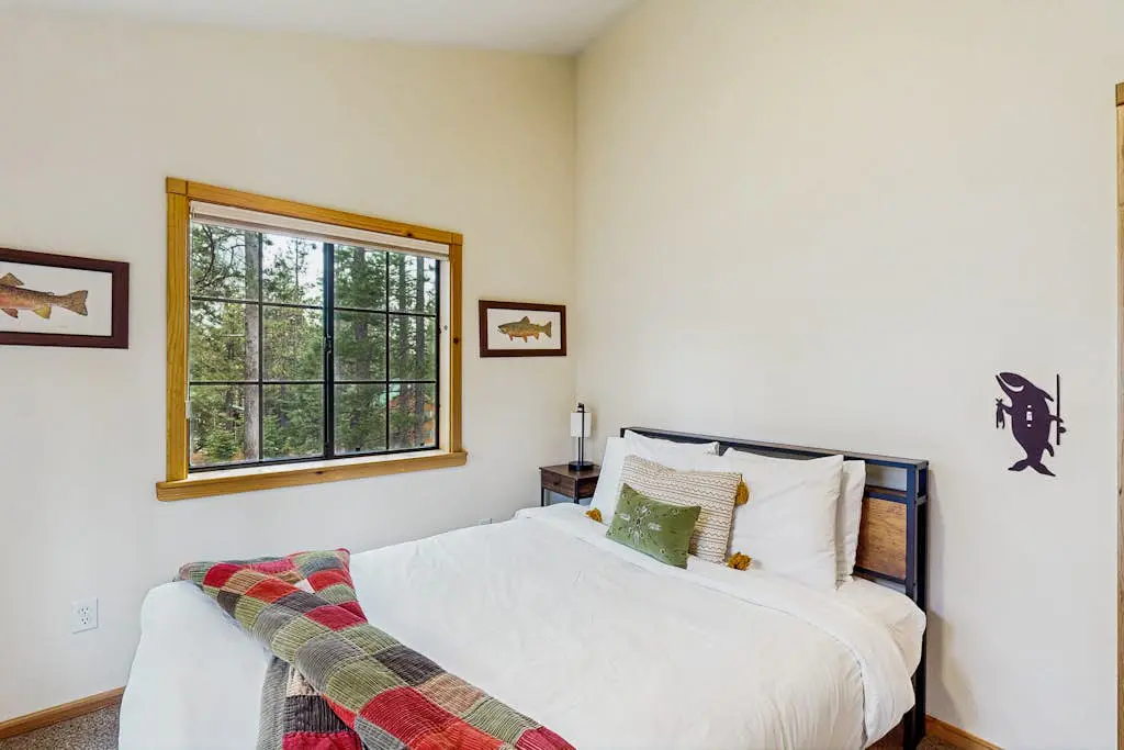 Charming mountain home with game room, decks, and stunning views