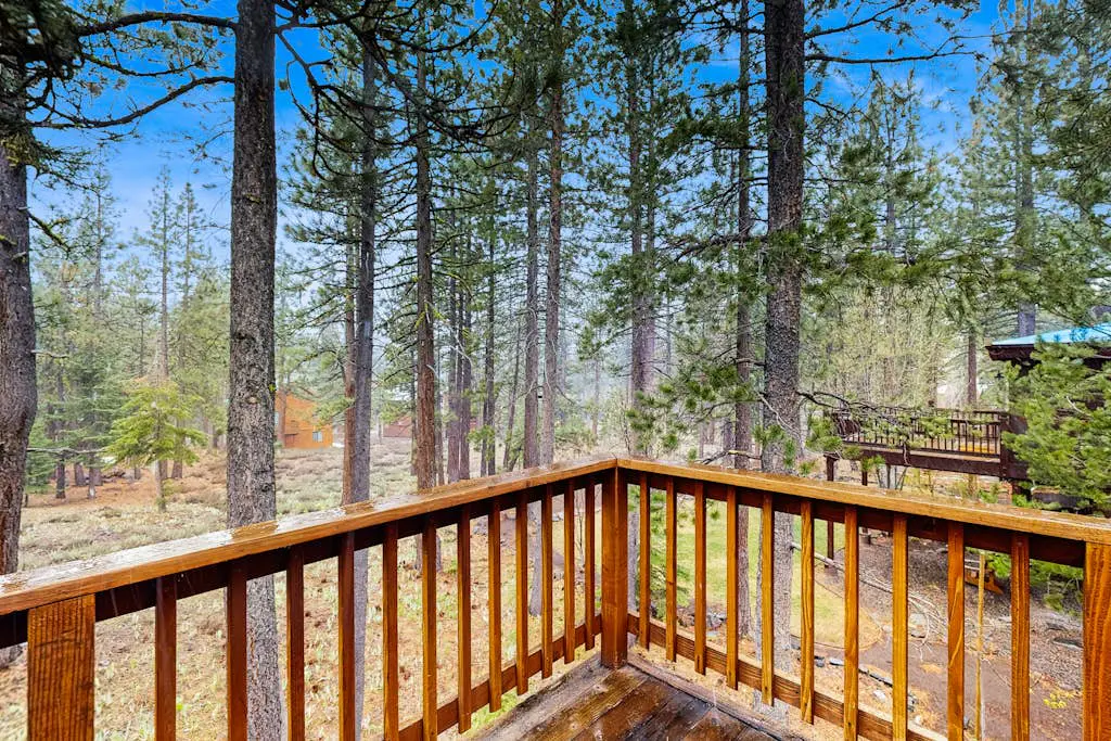 Charming mountain home with game room, decks, and stunning views