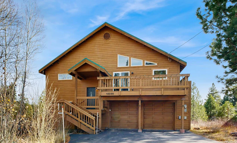 Pristine Family and Dog Friendly Mountain Home with Deck, BBQ, W/D