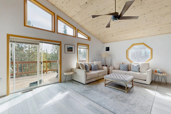 Pristine Family and Dog Friendly Mountain Home with Deck, BBQ, W/D