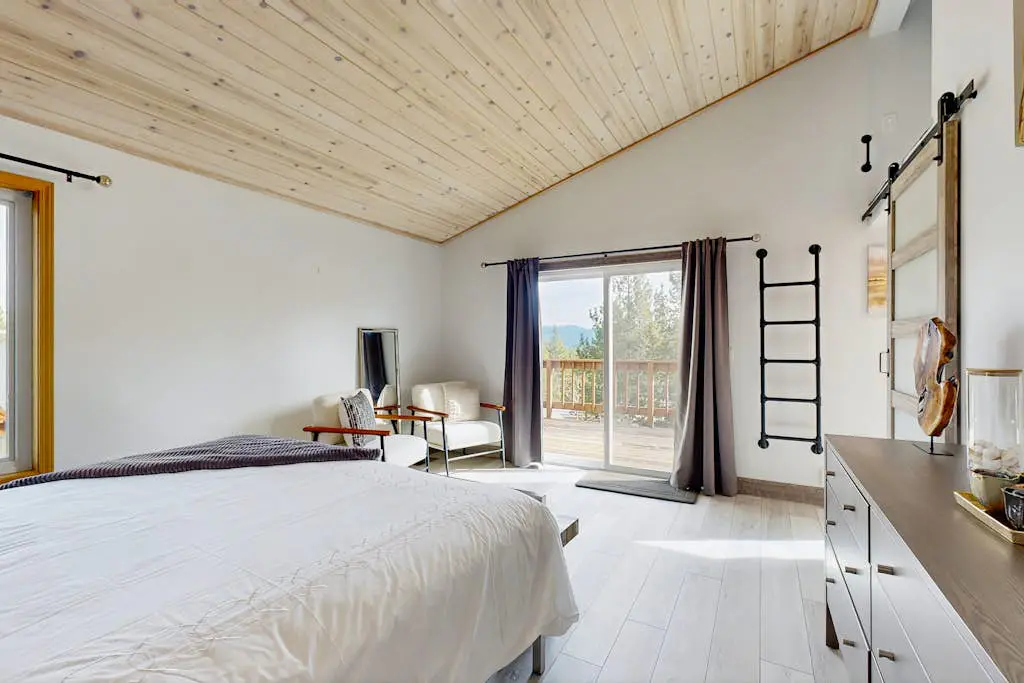 Hillside Chalet
