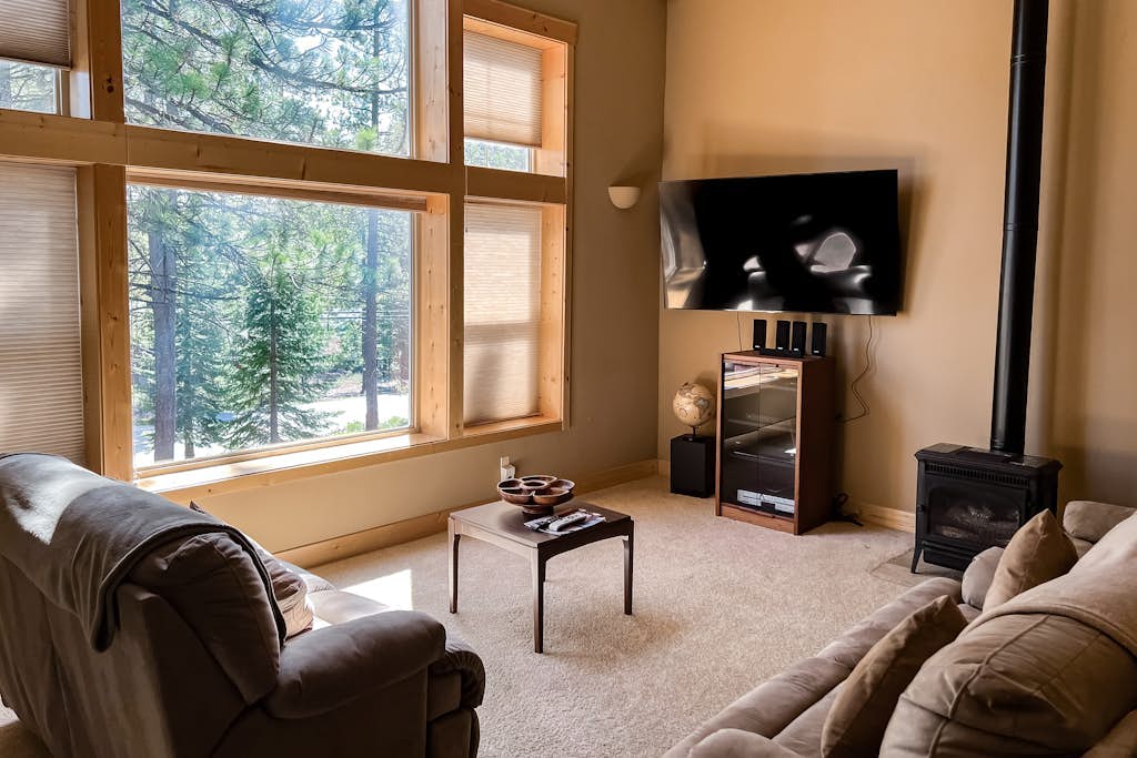 Beautiful Home Amid the Trees Tahoe Donner