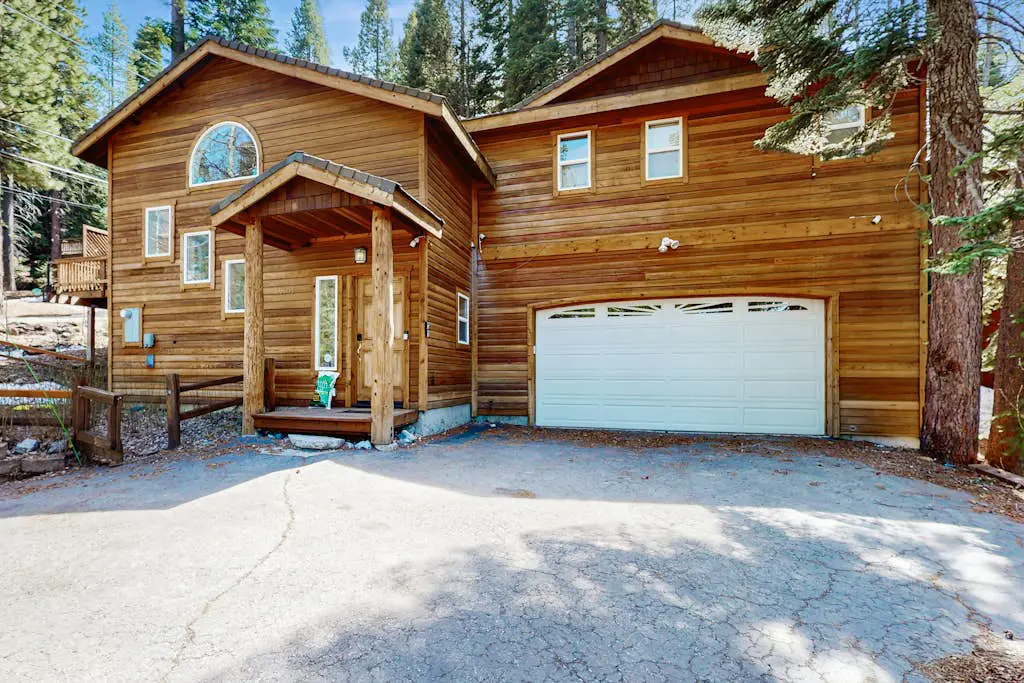 Wooded Charm with Jetted Tub, Deck, & Full Kitchen - Close to Town