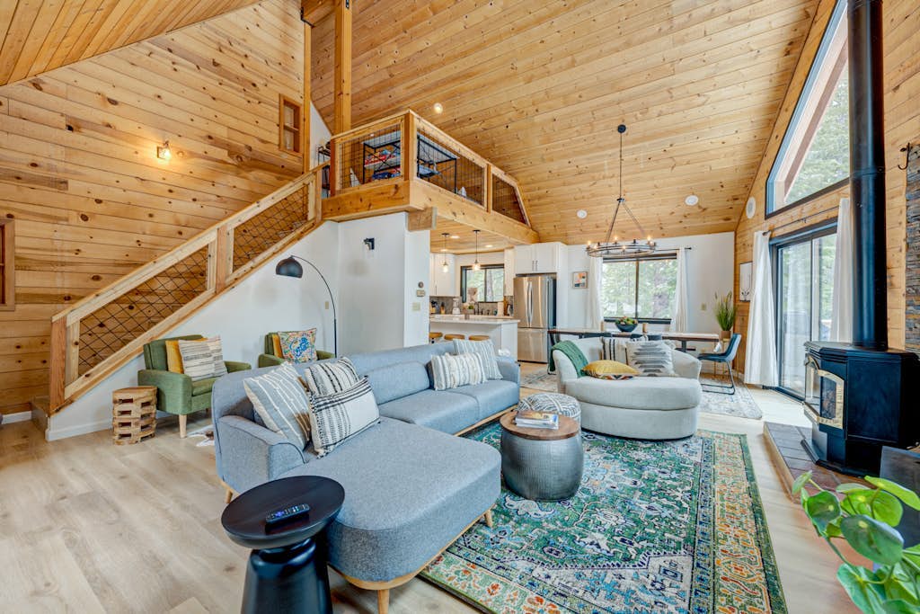 Cozy-Chic Mountain Getaway in the Heart of Truckee