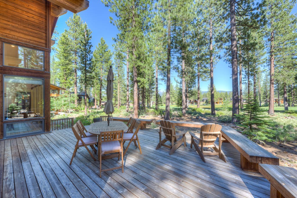 Inviting home with golf course views, large deck, & modern interior