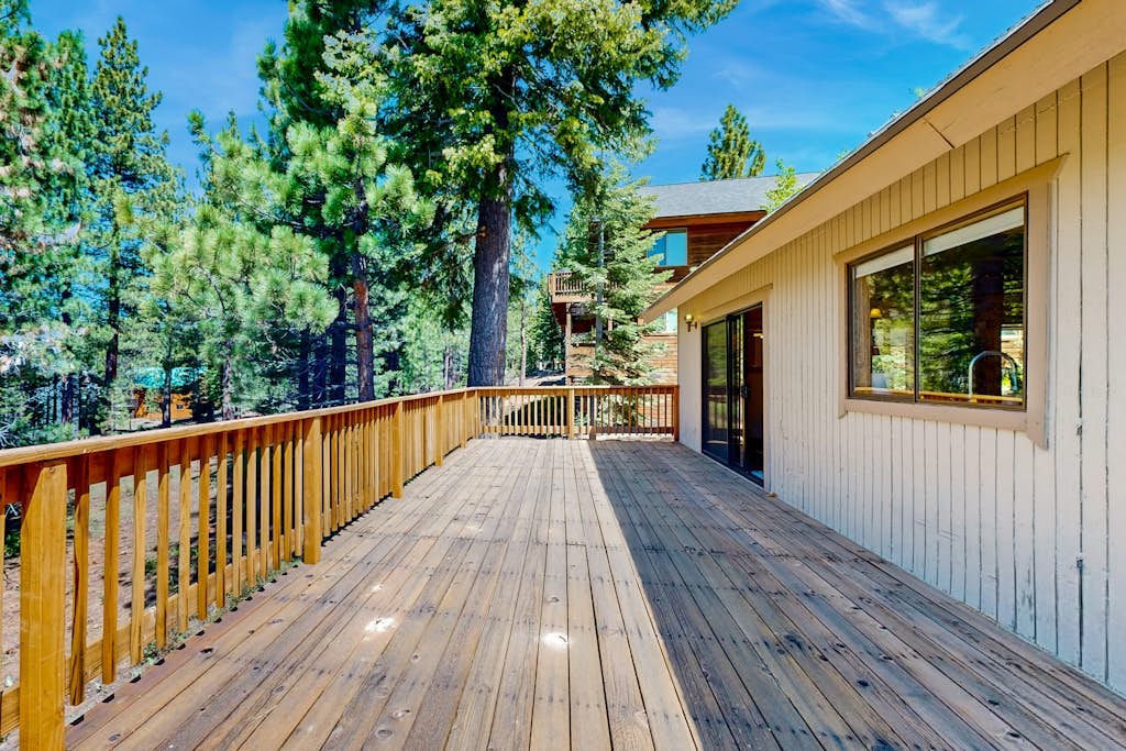Rustic-Chic Retreat with Loft & Awesome Tahoe Donner Recreation Amenities