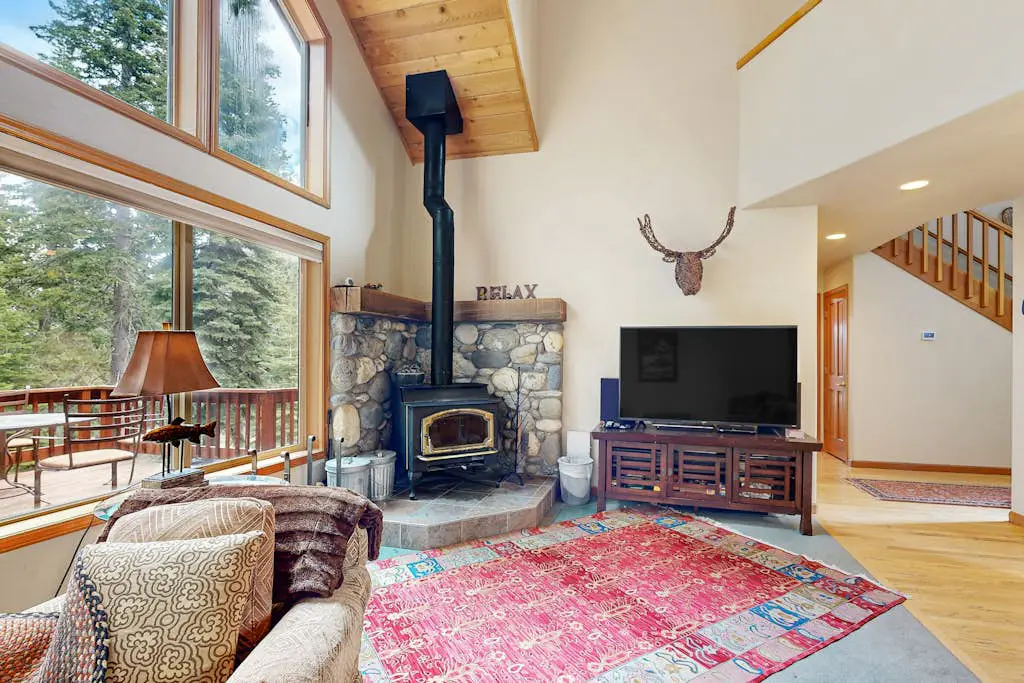 Spacious & Sunny Tahoe Donner Home - Enjoy Access to 5-Star Amenities