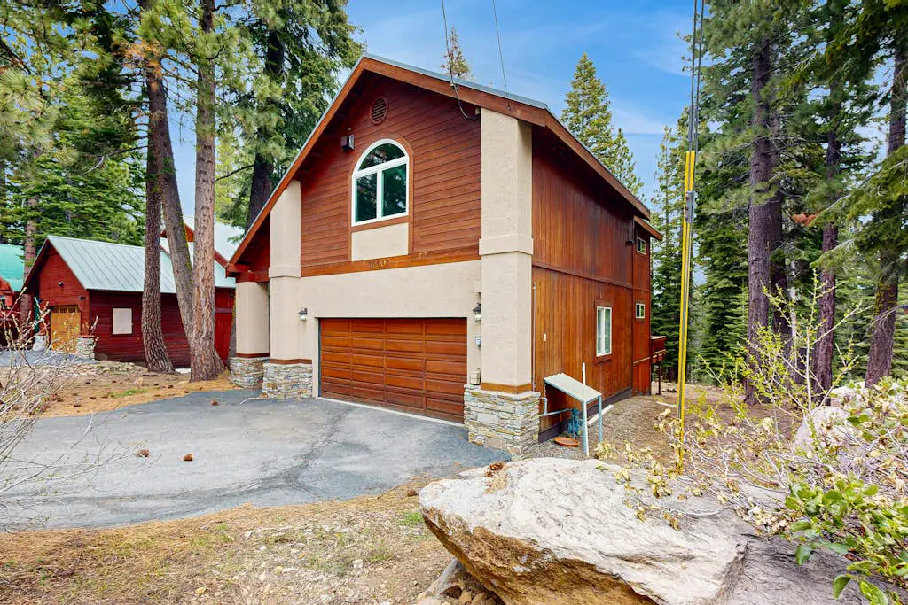 Spacious & Sunny Tahoe Donner Home - Enjoy Access to 5-Star Amenities
