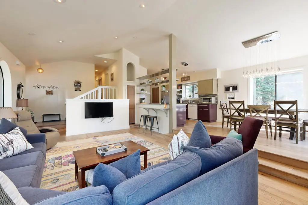 Expansive, Remodeled Home at Tahoe Donner - Swim, Ski & Ride