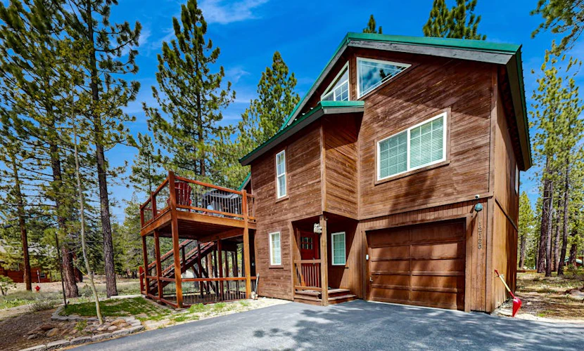 Lodge-Inspired Home Near 5-Star Tahoe Donner Facilities & Ski Resorts