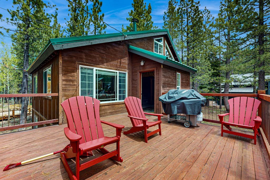 Lodge-Inspired Home Near 5-Star Tahoe Donner Facilities & Ski Resorts