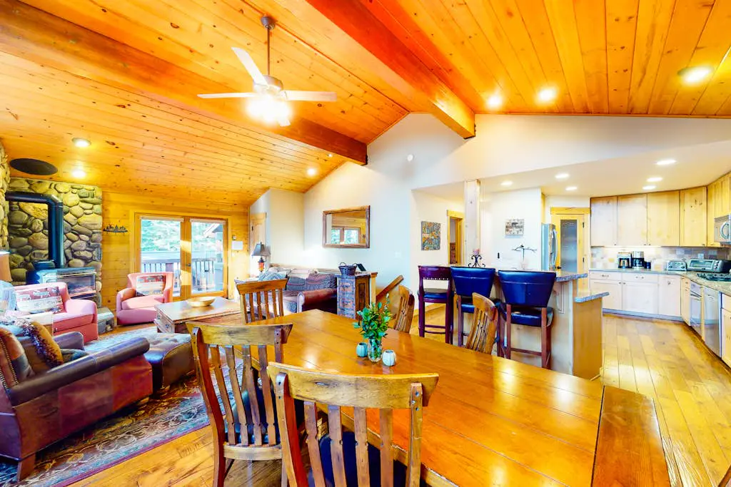 Spacious Home with Gorgeous Forested View, Pool Table, Private Hot Tub & Deck