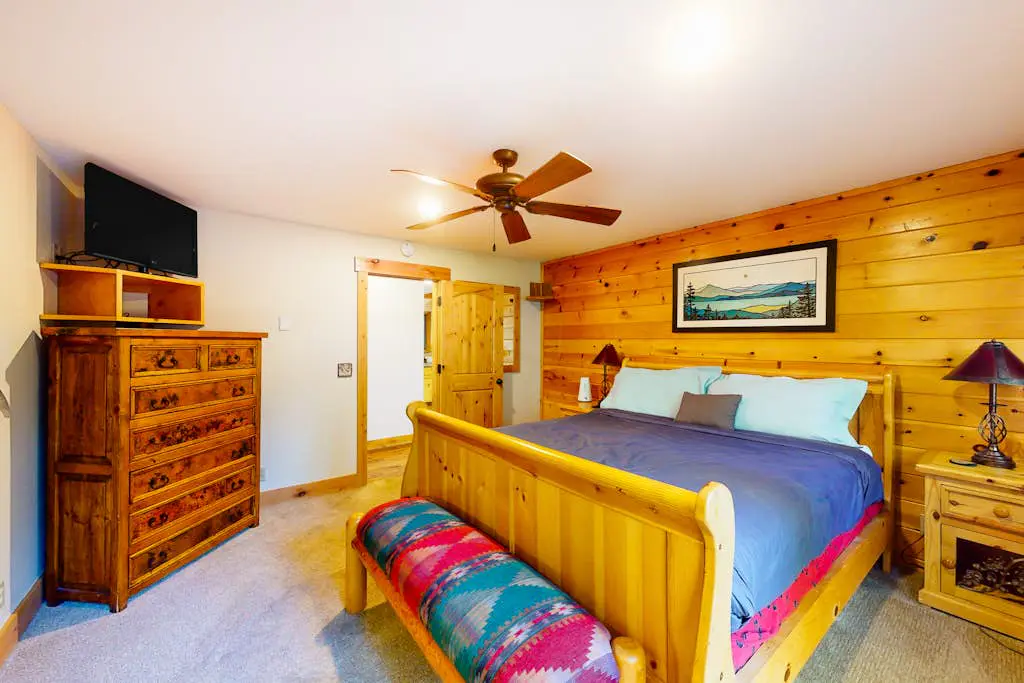 Spacious Home with Gorgeous Forested View, Pool Table, Private Hot Tub & Deck