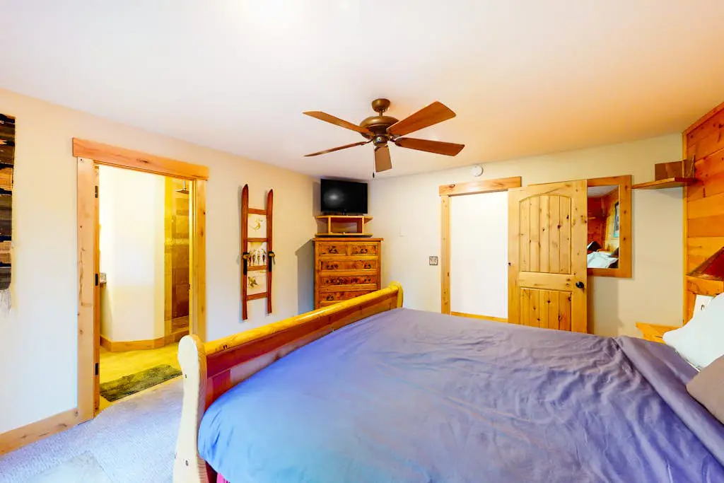 Spacious Home with Gorgeous Forested View, Pool Table, Private Hot Tub & Deck