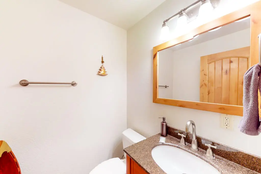 Spacious Home with Gorgeous Forested View, Pool Table, Private Hot Tub & Deck