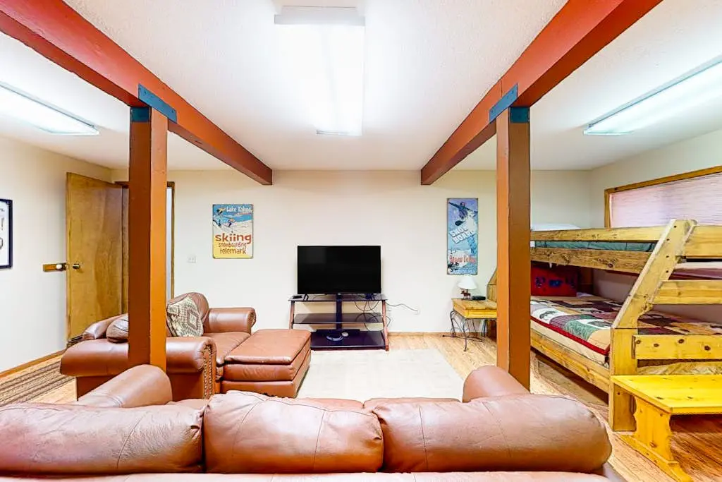 Spacious Home with Gorgeous Forested View, Pool Table, Private Hot Tub & Deck