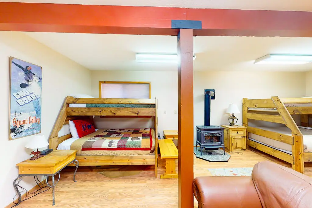 Spacious Home with Gorgeous Forested View, Pool Table, Private Hot Tub & Deck