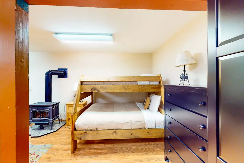 Spacious Home with Gorgeous Forested View, Pool Table, Private Hot Tub & Deck