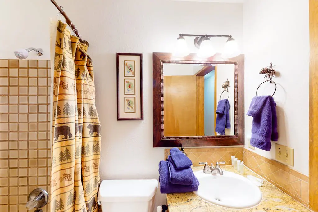 Spacious Home with Gorgeous Forested View, Pool Table, Private Hot Tub & Deck