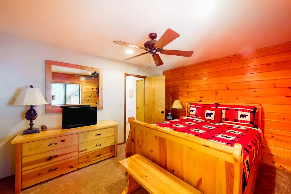 Spacious Home with Gorgeous Forested View, Pool Table, Private Hot Tub & Deck