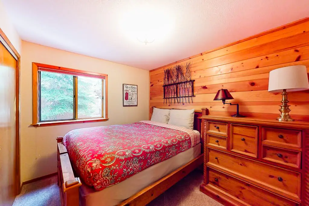 Spacious Home with Gorgeous Forested View, Pool Table, Private Hot Tub & Deck
