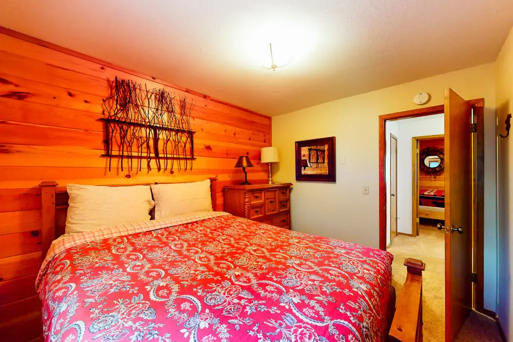 Spacious Home with Gorgeous Forested View, Pool Table, Private Hot Tub & Deck