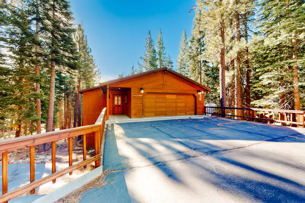 Spacious Home with Gorgeous Forested View, Pool Table, Private Hot Tub & Deck