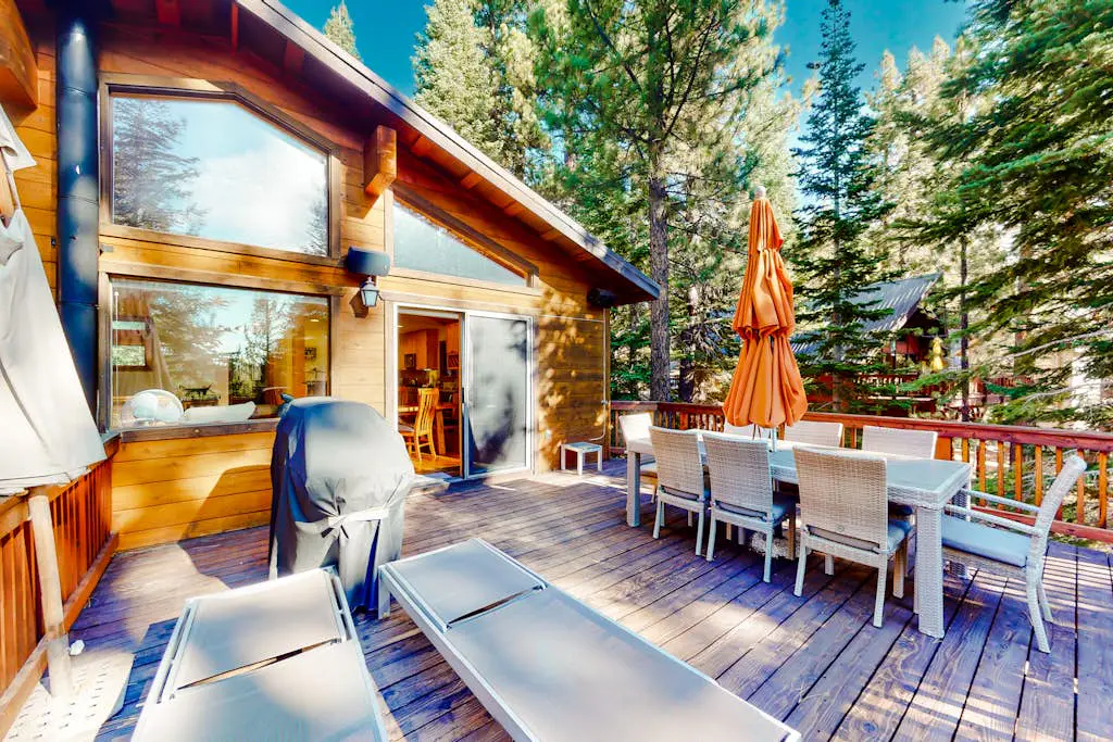 Spacious Home with Gorgeous Forested View, Pool Table, Private Hot Tub & Deck