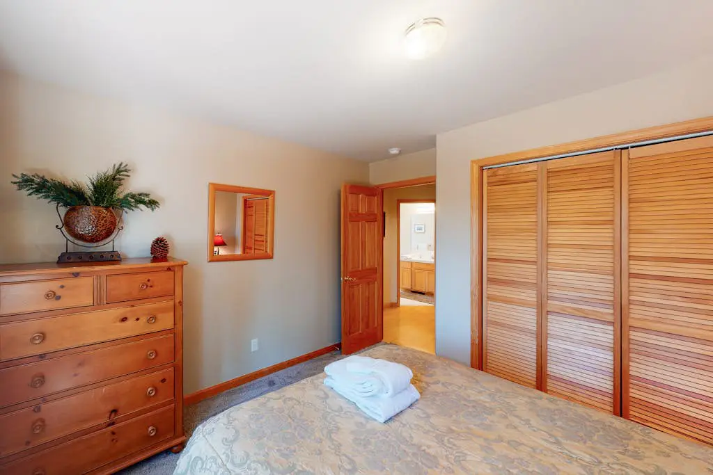Falcon Point Manor
