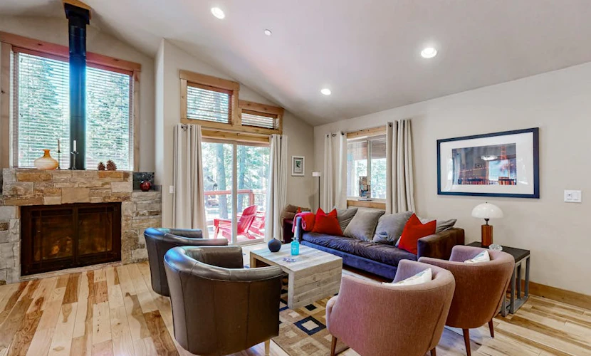 Modern cabin with golf course & 5-star amenity access nearby