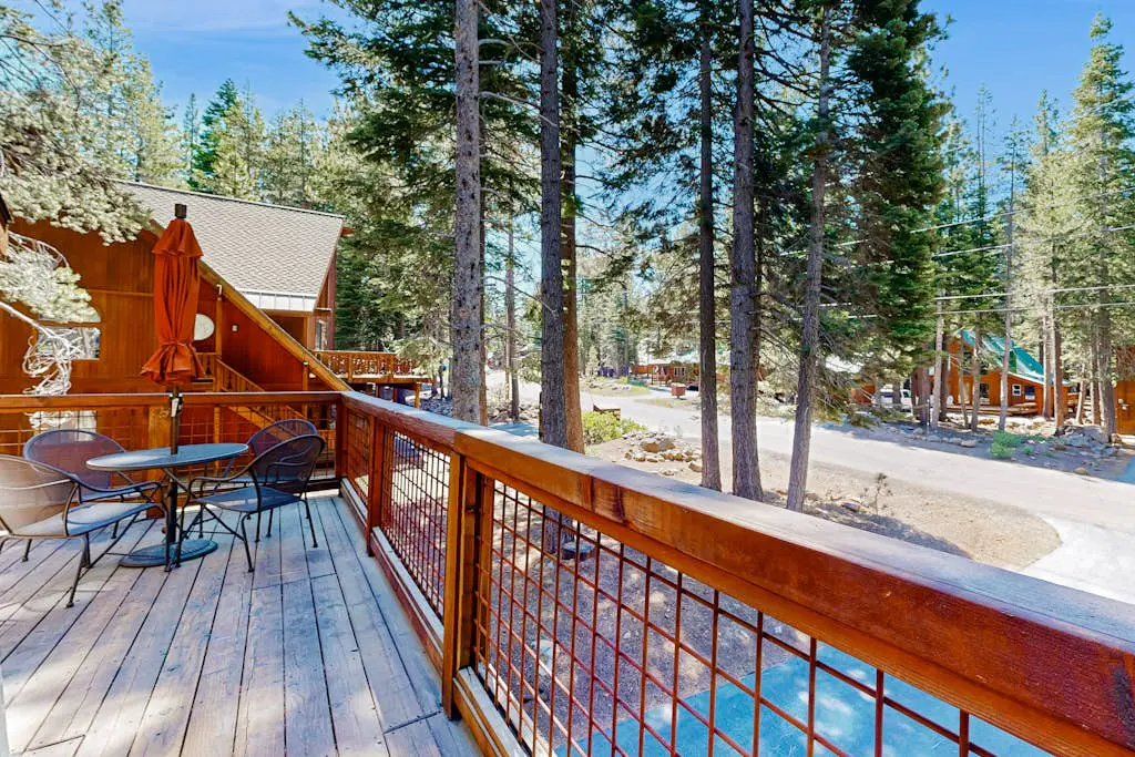 Modern cabin with golf course & 5-star amenity access nearby
