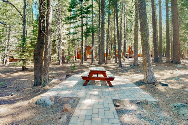 Modern cabin with golf course & 5-star amenity access nearby