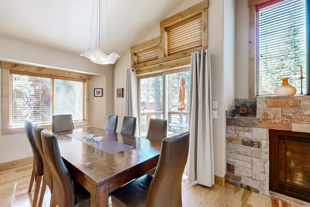 Modern cabin with golf course & 5-star amenity access nearby