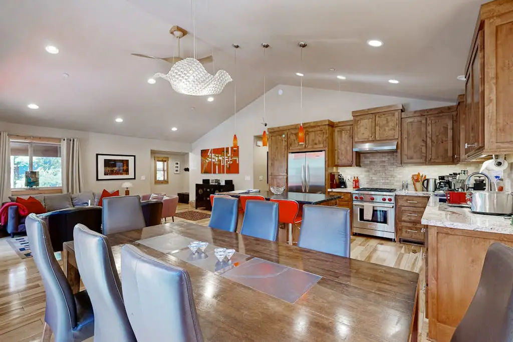Modern cabin with golf course & 5-star amenity access nearby