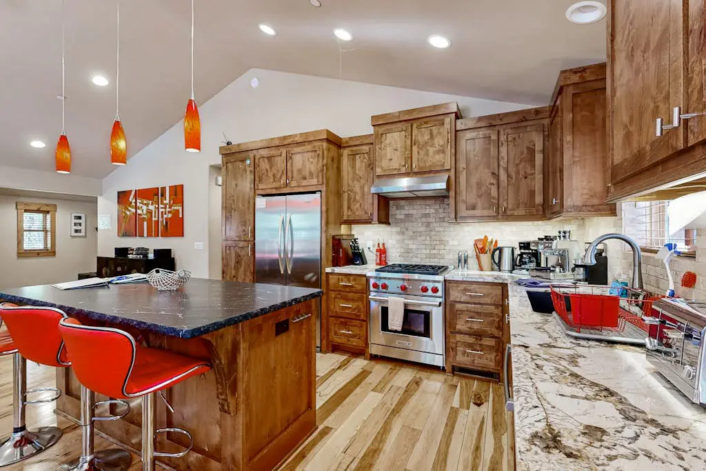 Modern cabin with golf course & 5-star amenity access nearby