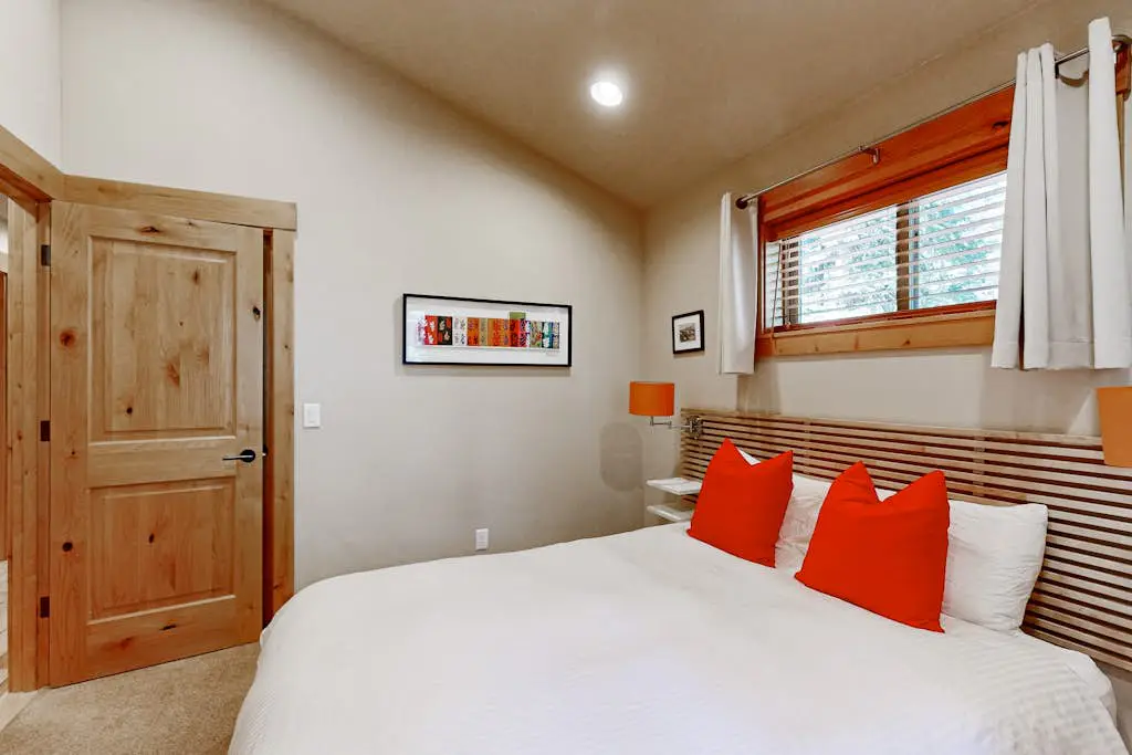 Modern cabin with golf course & 5-star amenity access nearby