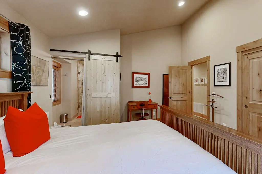 Modern cabin with golf course & 5-star amenity access nearby