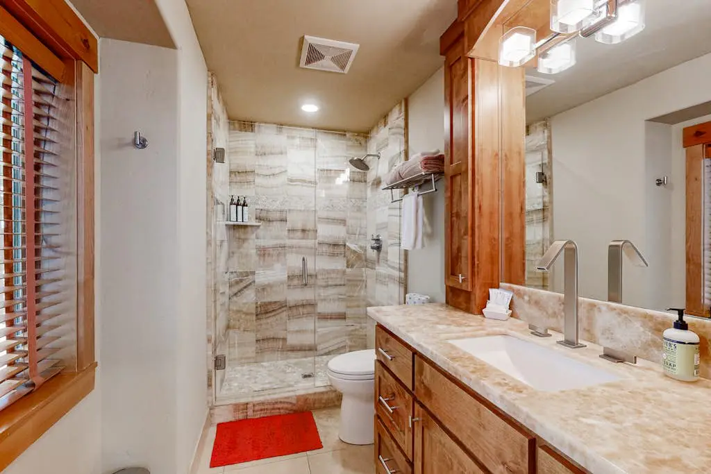 Modern cabin with golf course & 5-star amenity access nearby