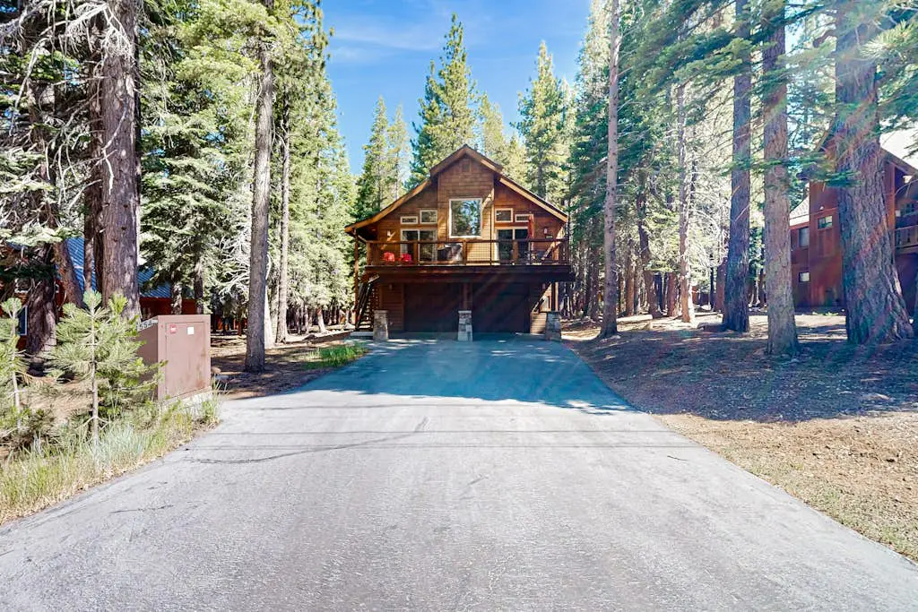 Modern cabin with golf course & 5-star amenity access nearby