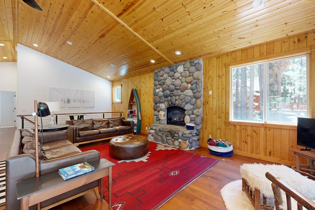 Gorgeous Tahoe Donner home with recreational activities  - near ski resorts