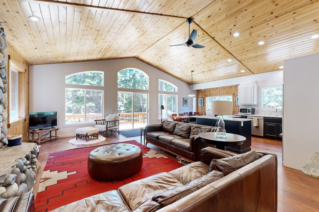 Gorgeous Tahoe Donner home with recreational activities  - near ski resorts